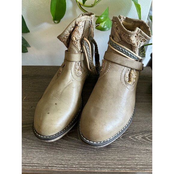 Extreme Tan Lace Ankle Boots with Studded Strap – Women’s Size 5 - Picture 5 of 12